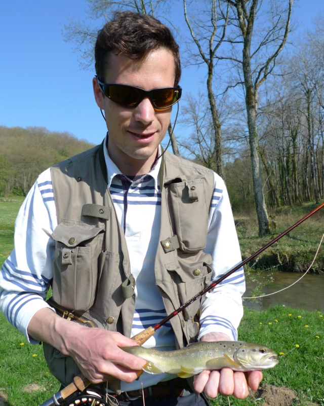 Stage de pêche mouche en réservoir avec un guide expérimenté.