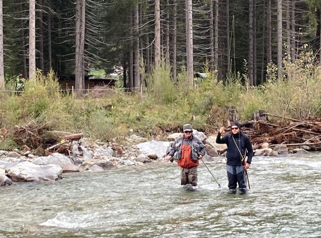 Tenue-du-baton-de-wading-par-Bastien-en-action-de-peche-en-Autriche